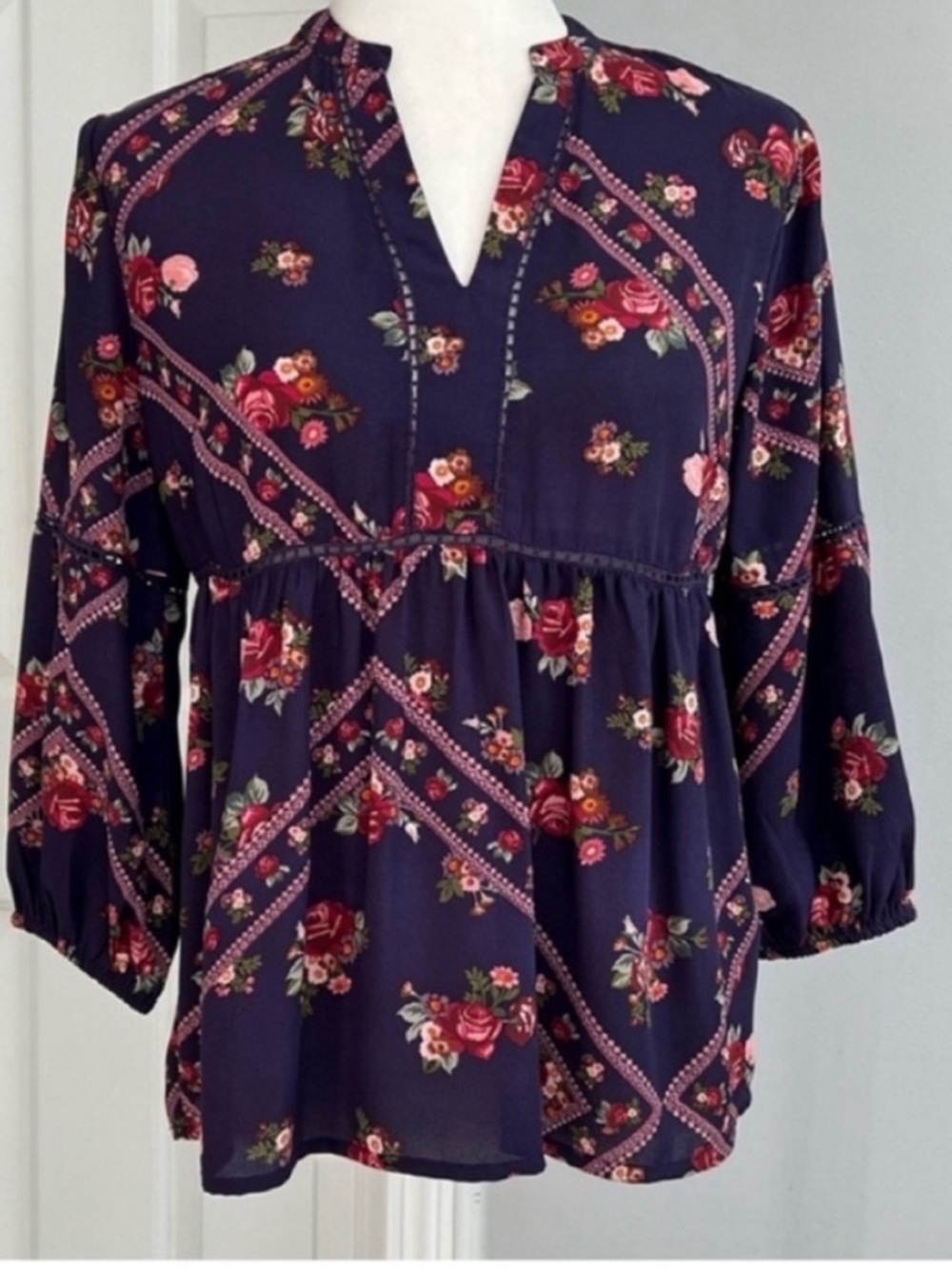 Francesca's Collections Navy Floral Top Size S